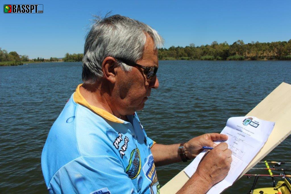 Inscrição do peso na ficha de pesagem do atleta